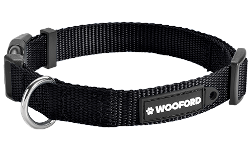 Svart justerbart hundhalsband med silver D-ring för namnbricka hund, slitstarkt och lätt nylon för komfort.