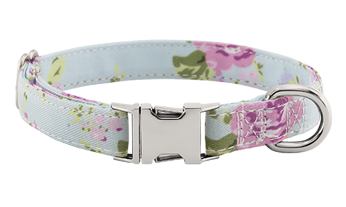 Hundhalsband med graverat spänne Pastellblommigt hundhalsband med graverbart metallspänne, 27–40 cm långt, 1,5 cm brett, med D-ring.